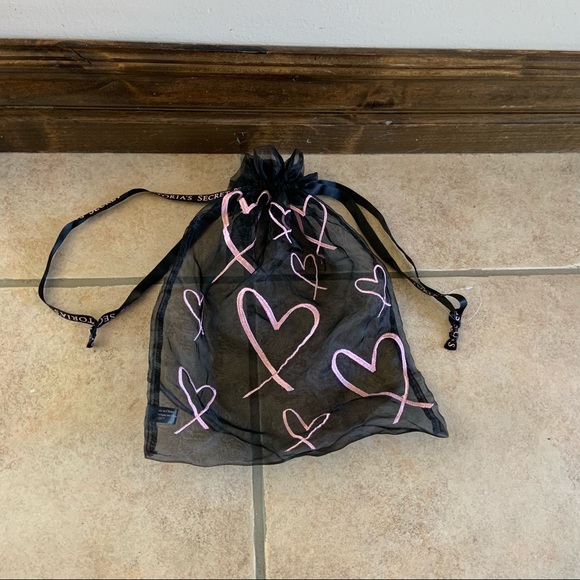 VICTORIA SECRET Mesh Heart Laundry Travel Pouch - Picture 1 of 3